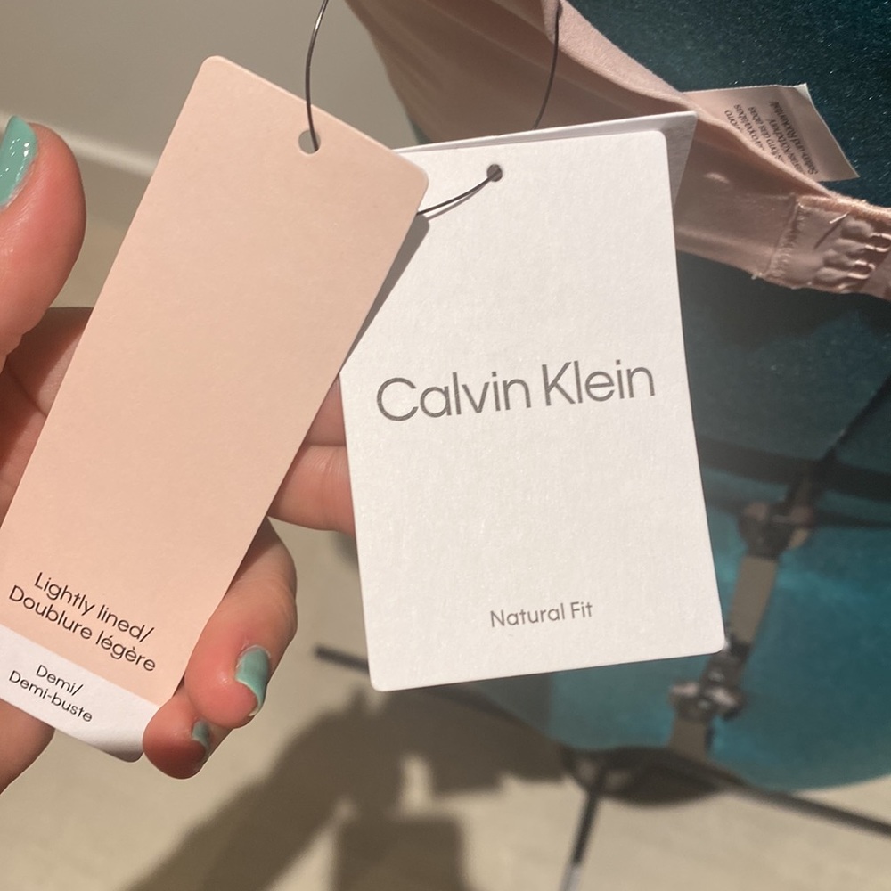 NWT Calvin Klein Natural Fit Pink Bra